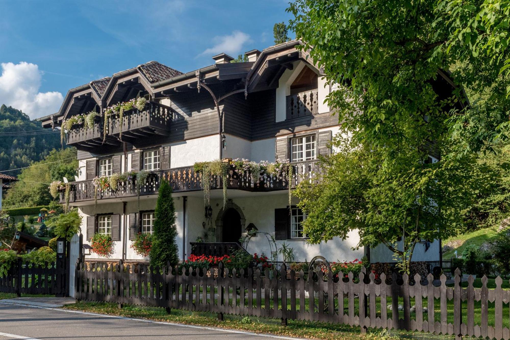 Good Life Hotel Garden ピエーヴェ・ディ・レードロ エクステリア 写真